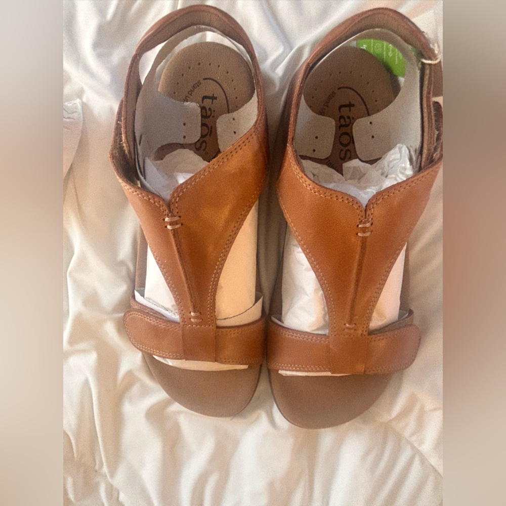 Taos Footwear Women's Tan Leather T-Strap Slingback Sandals